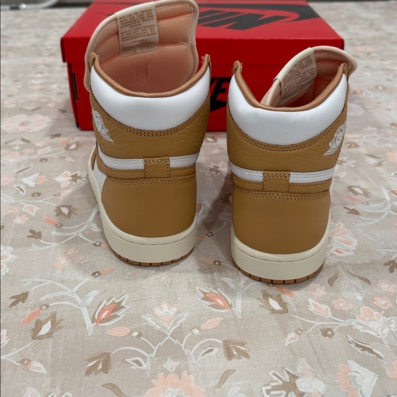 Nike Air Jordan 1 Retro High OG - Picture 8 of 8